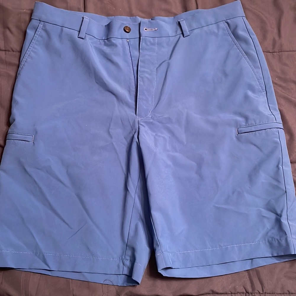 Men’s golf shorts